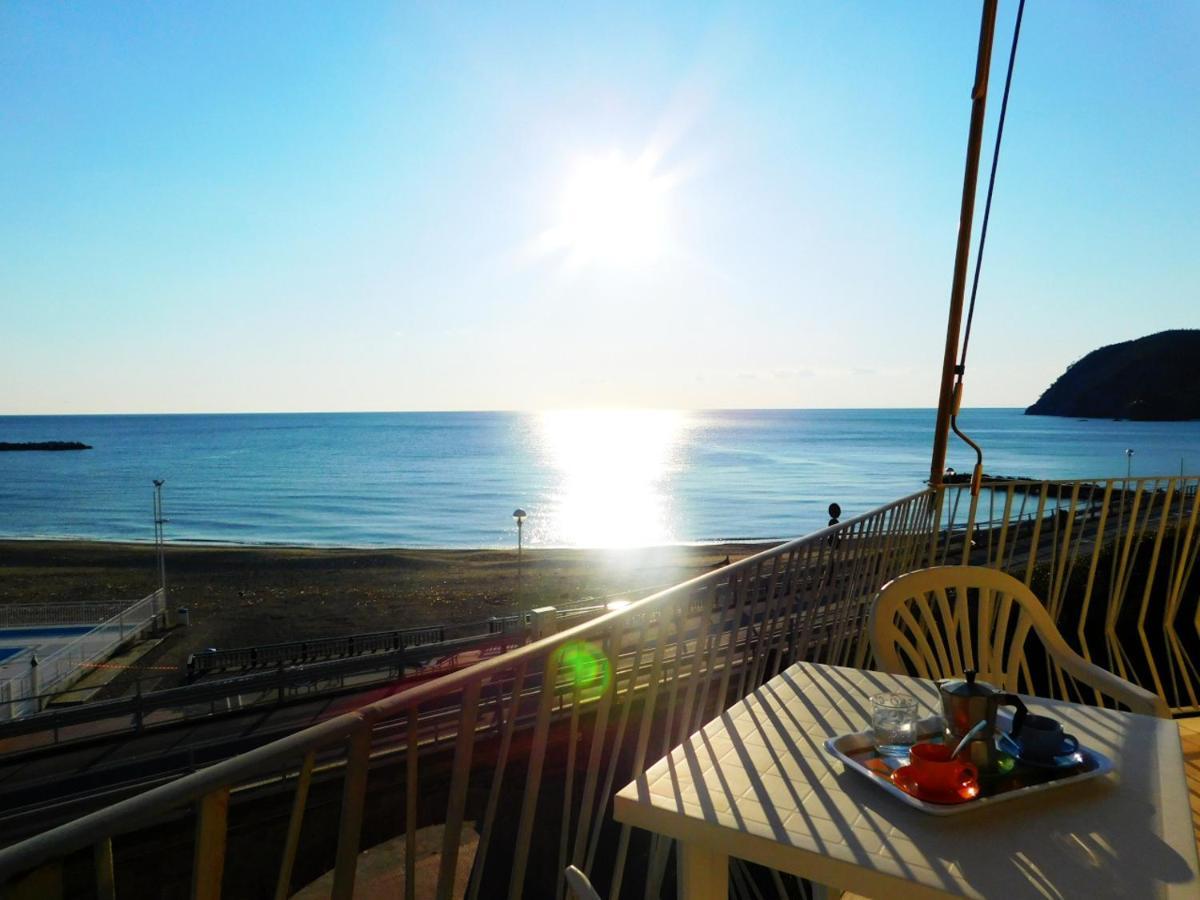 Trilocale Con Meravigliosa Vista Mare, Levanto Kültér fotó